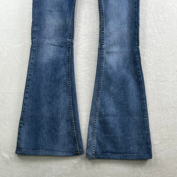 Free People, Pull On Stretch Flare Leg Denim Blue Jeans, Women's 28R - Picture 4 of 13